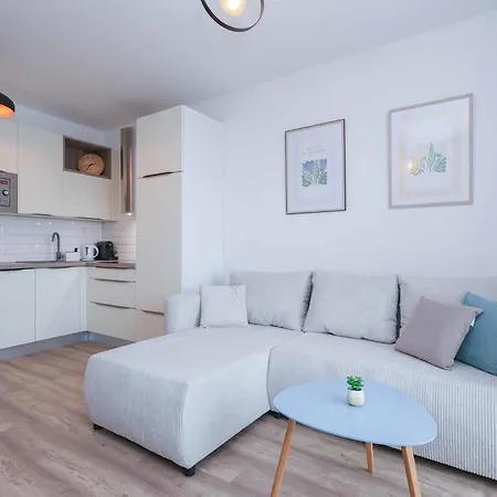 Urban Hideout With Free Parking Апартаменты *