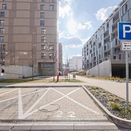 Апартаменты Urban Hideout With Free Parking Братислава