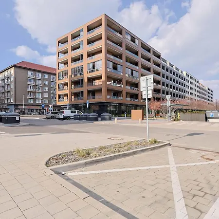 Urban Hideout With Free Parking Братислава