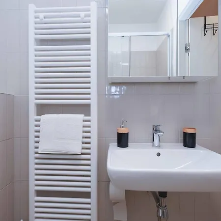 Apartment Urban Hideout With Free Parking *