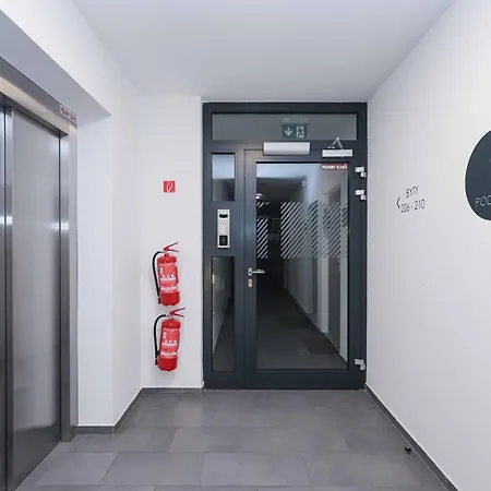 Urban Hideout With Free Parking Братислава