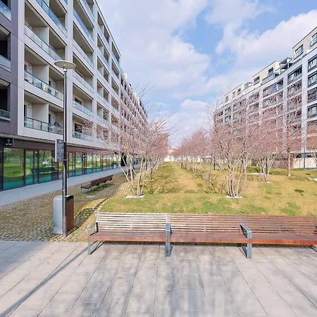 Urban Hideout With Free Parking Апартаменты *