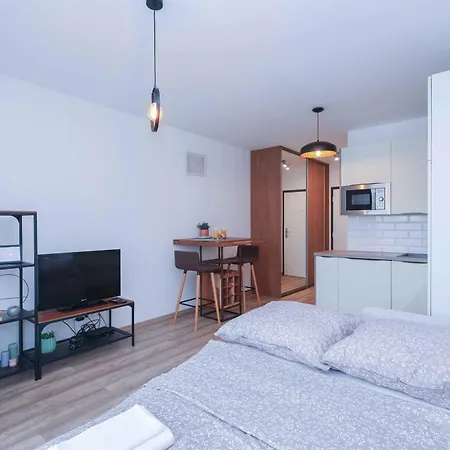 Urban Hideout With Free Parking * Братислава