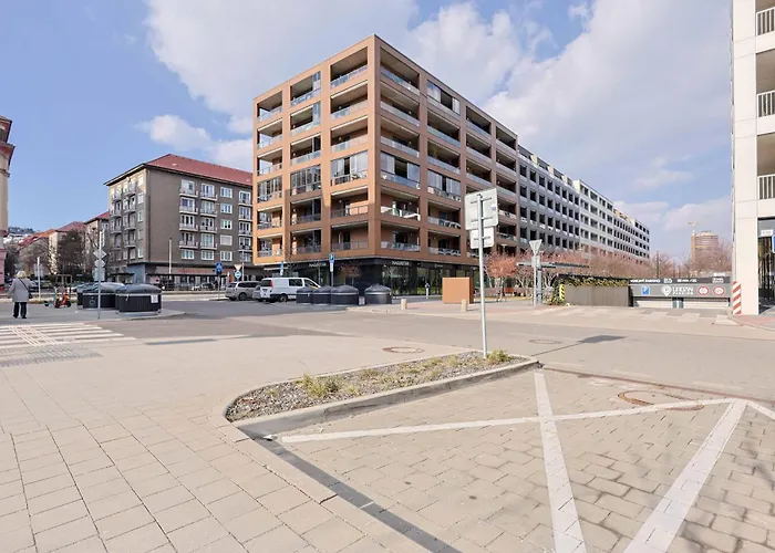 Urban Hideout With Free Parking Bratysława