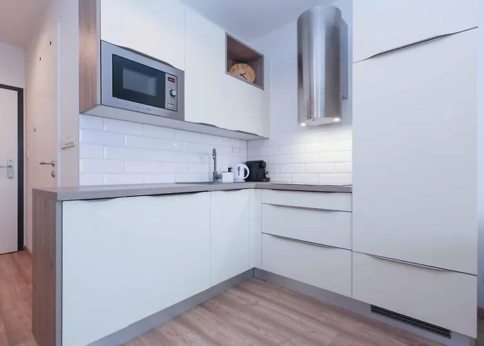 Urban Hideout With Free Parking Apartament Bratysława