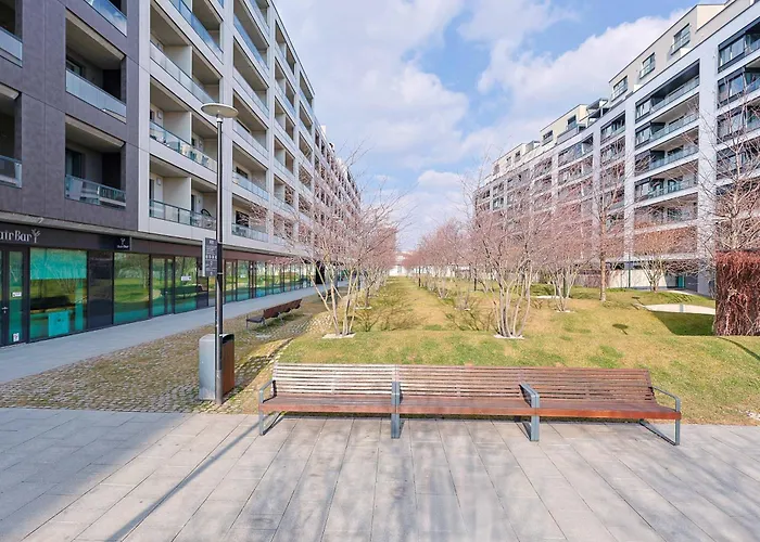 Urban Hideout With Free Parking Apartament *