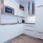 Urban Hideout With Free Parking شقة براتسيلافا