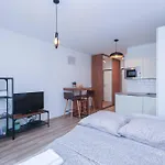 Urban Hideout With Free Parking * براتسيلافا